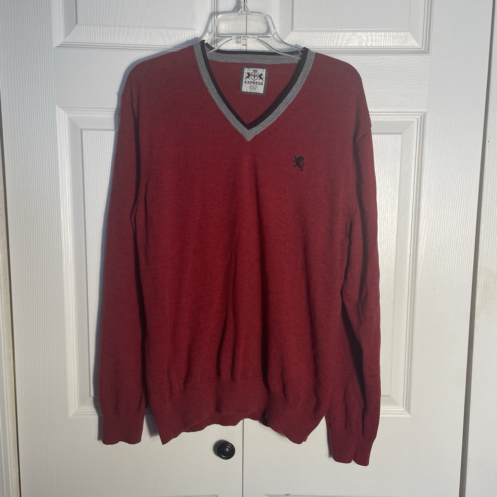 Express V Neck  Sweater Men XL Red Cotton Knit Pullover‎ Embroidered Lion Logo